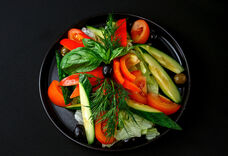 Ассорти из свежих овощей и зелени